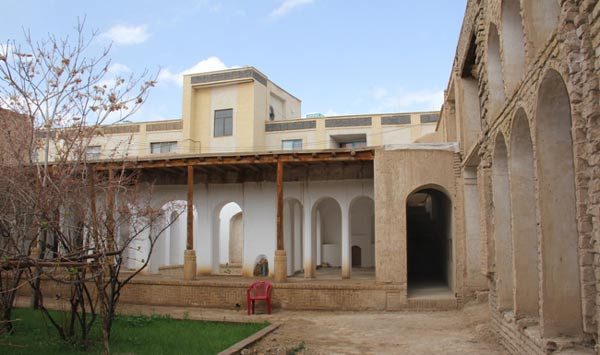 بزرگترین “سفره خانه سنتی استان” بزودی در سمنان افتتاح می شود