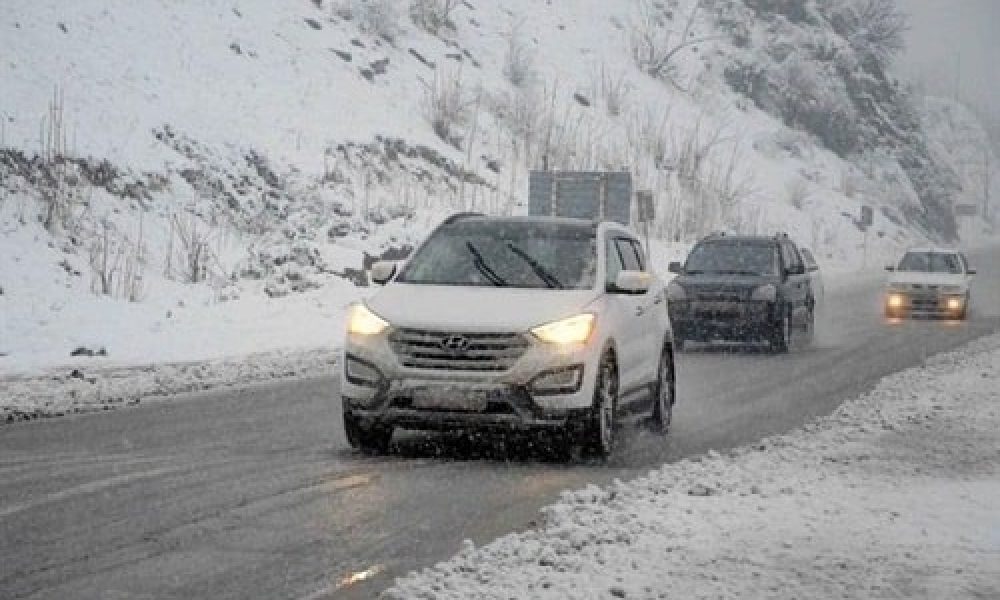 تردد در محورهای کوهستانی استان سمنان با زنجیر چرخ