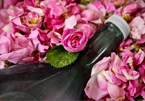 احداث غرفه گلاب گیری در میدان امام حسین (ع)