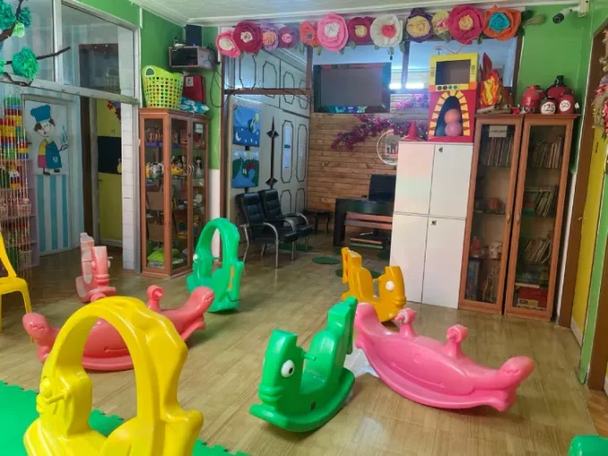 محوطه بازی کودکان در مهد و پیش دبستانی گلهای بهشت سمنان